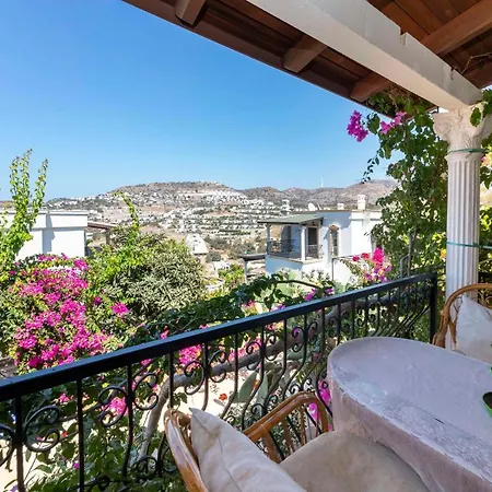 아파트 Lovely House With Astonishing View In Gumusluk, Bodrum 규무슬럭
