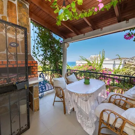 Lovely House With Astonishing View In Gumusluk, Bodrum 아파트